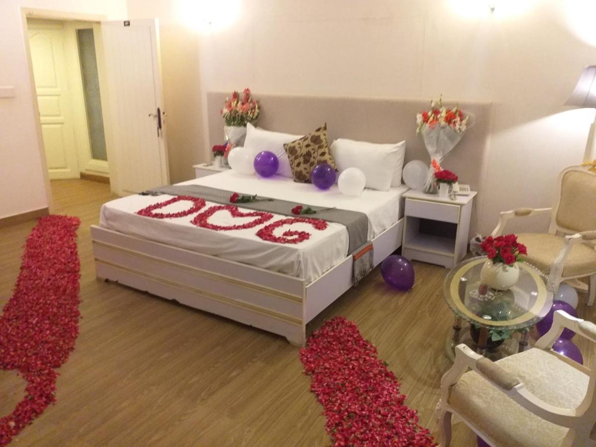 Hilton Bayview Lnn Hotel การาจี ภายนอก รูปภาพ
