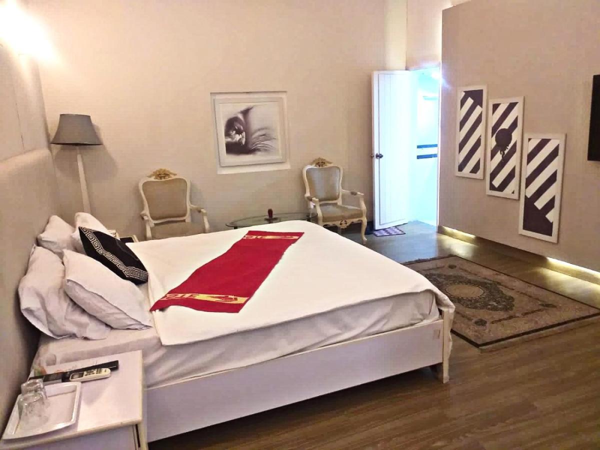 Hilton Bayview Lnn Hotel การาจี ภายนอก รูปภาพ