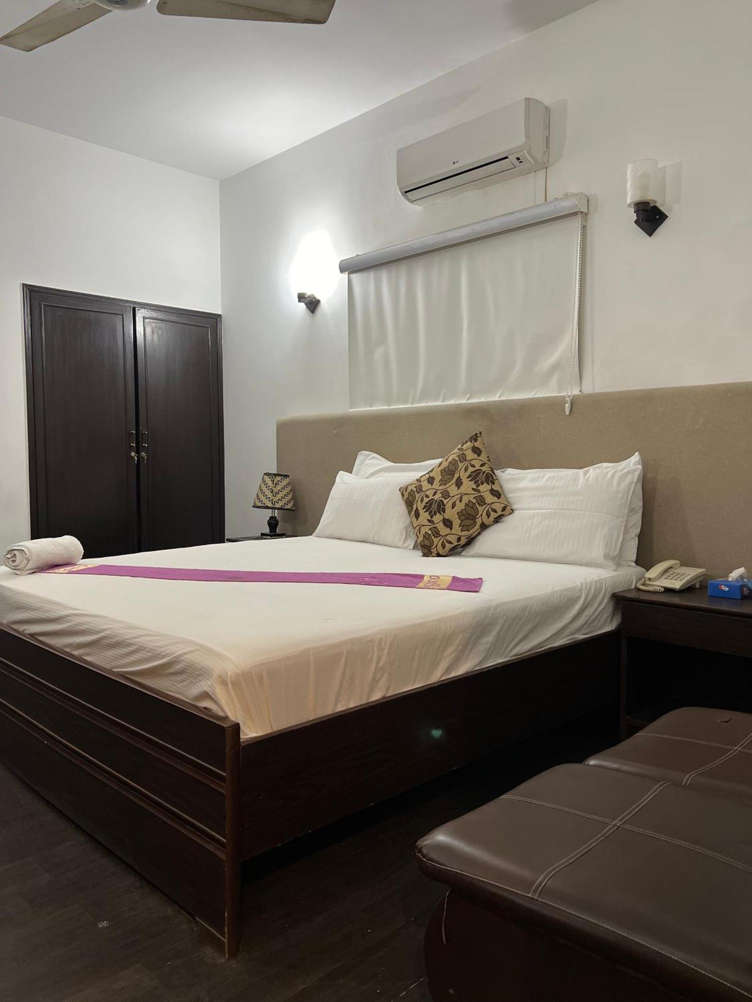 Hilton Bayview Lnn Hotel การาจี ภายนอก รูปภาพ