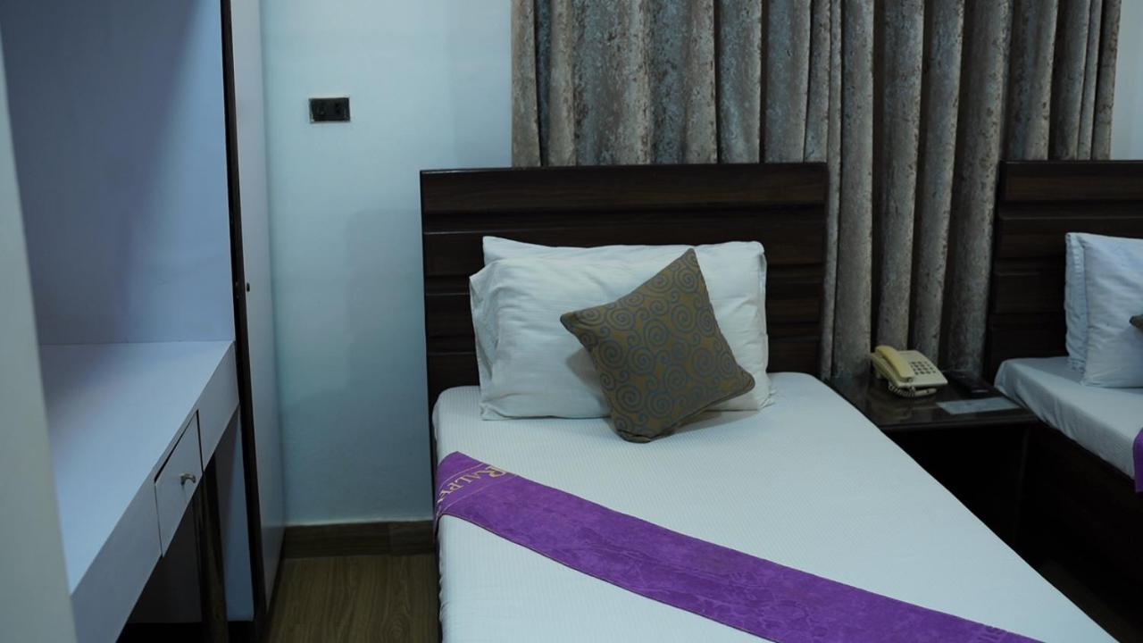 Hilton Bayview Lnn Hotel การาจี ภายนอก รูปภาพ