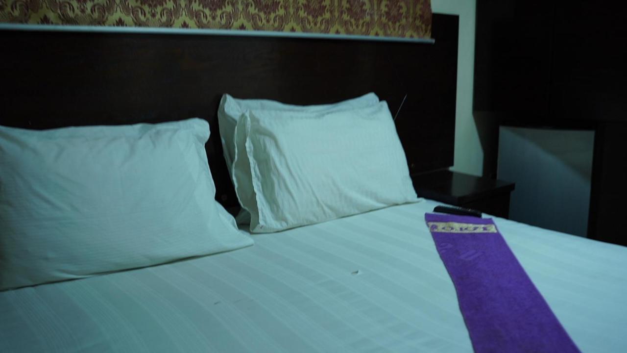 Hilton Bayview Lnn Hotel การาจี ภายนอก รูปภาพ