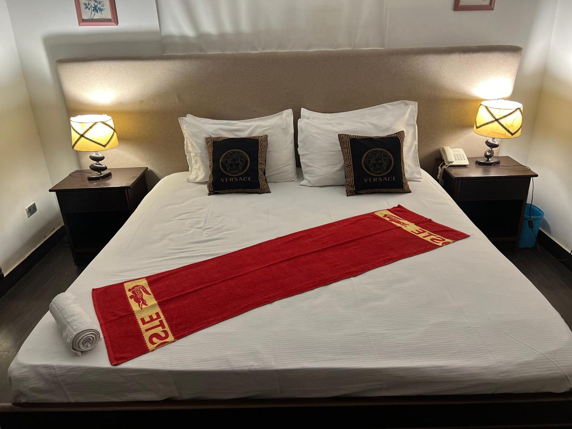 Hilton Bayview Lnn Hotel การาจี ภายนอก รูปภาพ