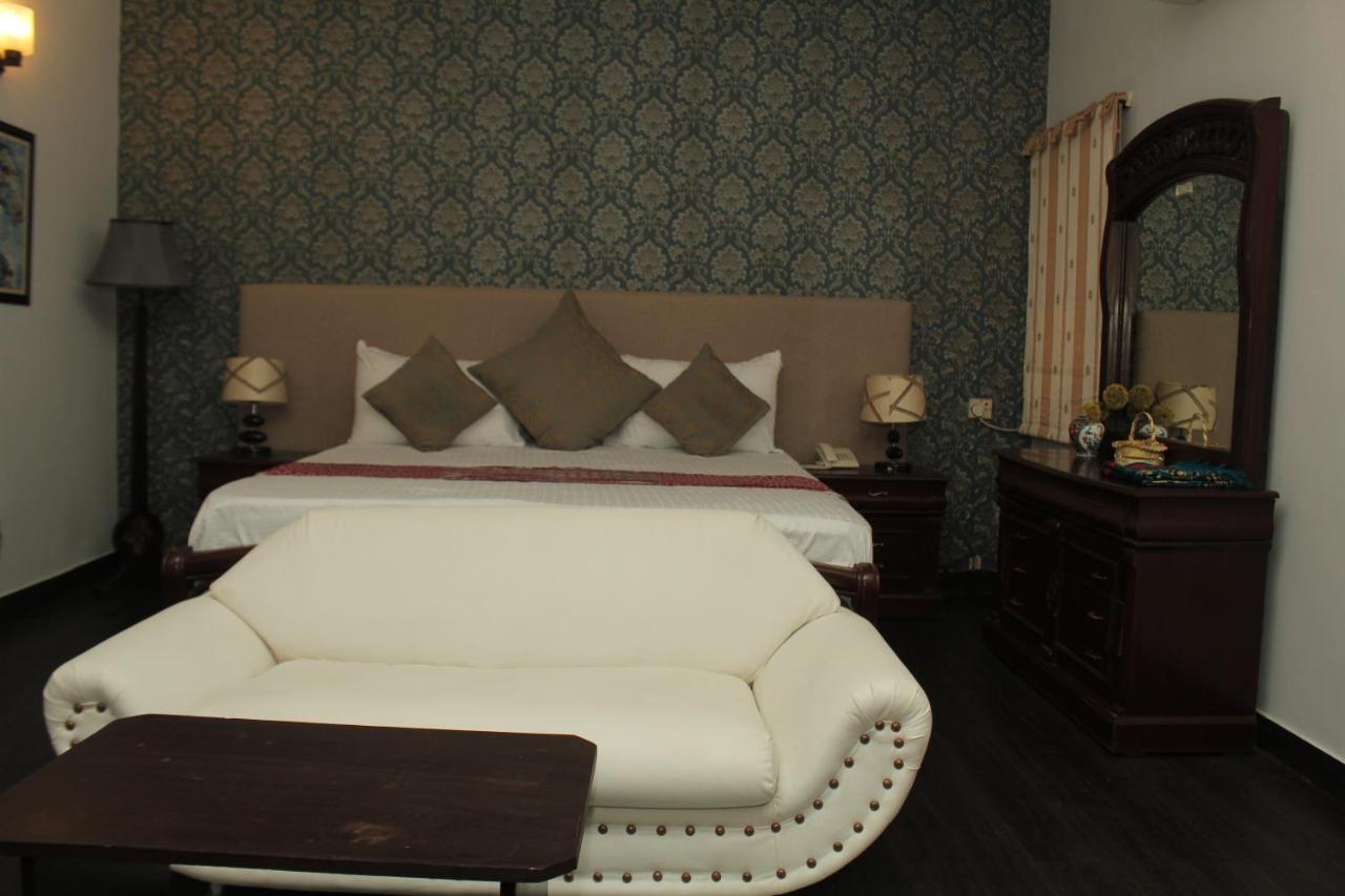 Hilton Bayview Lnn Hotel การาจี ภายนอก รูปภาพ