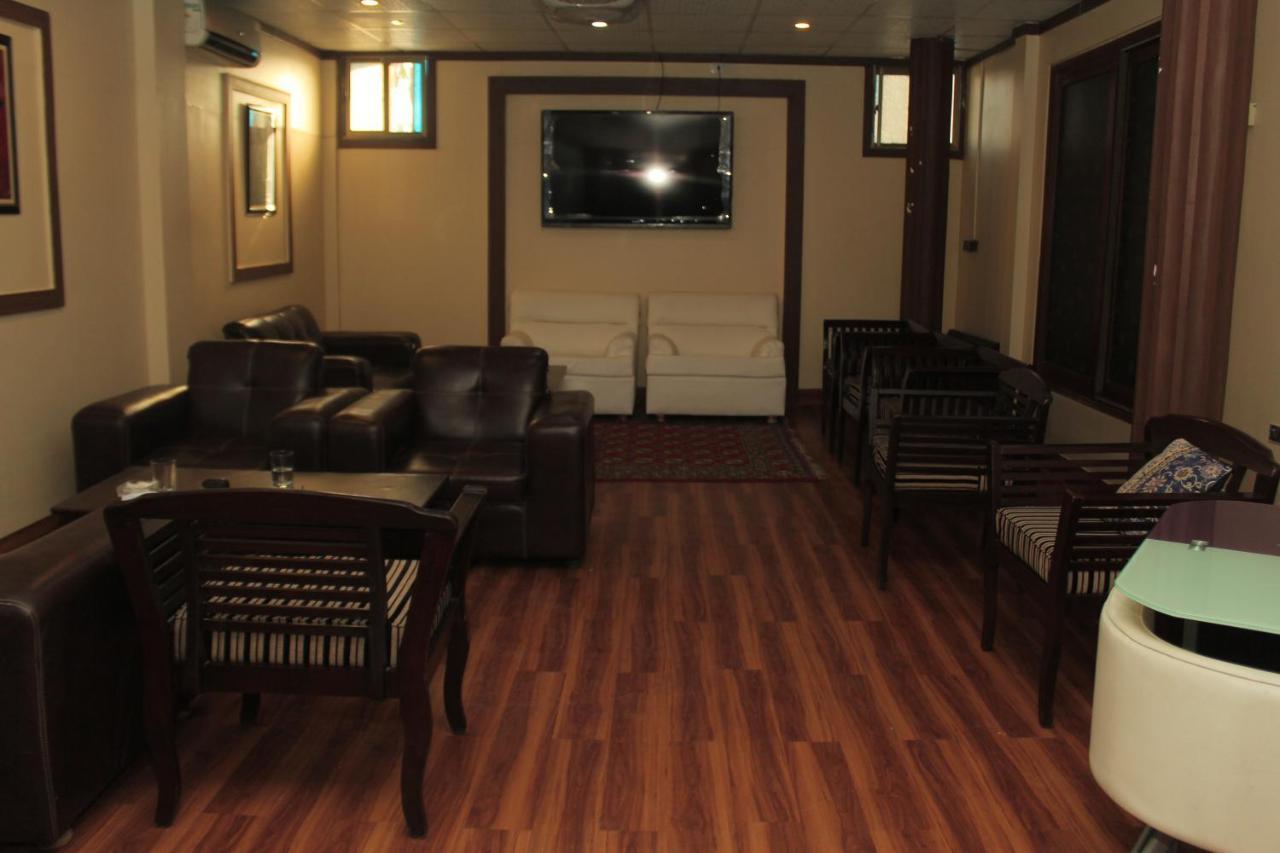 Hilton Bayview Lnn Hotel การาจี ภายนอก รูปภาพ