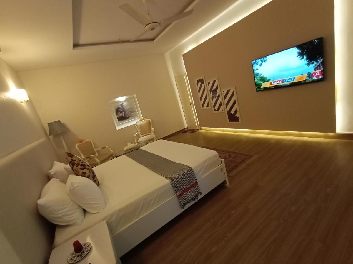 Hilton Bayview Lnn Hotel การาจี ภายนอก รูปภาพ