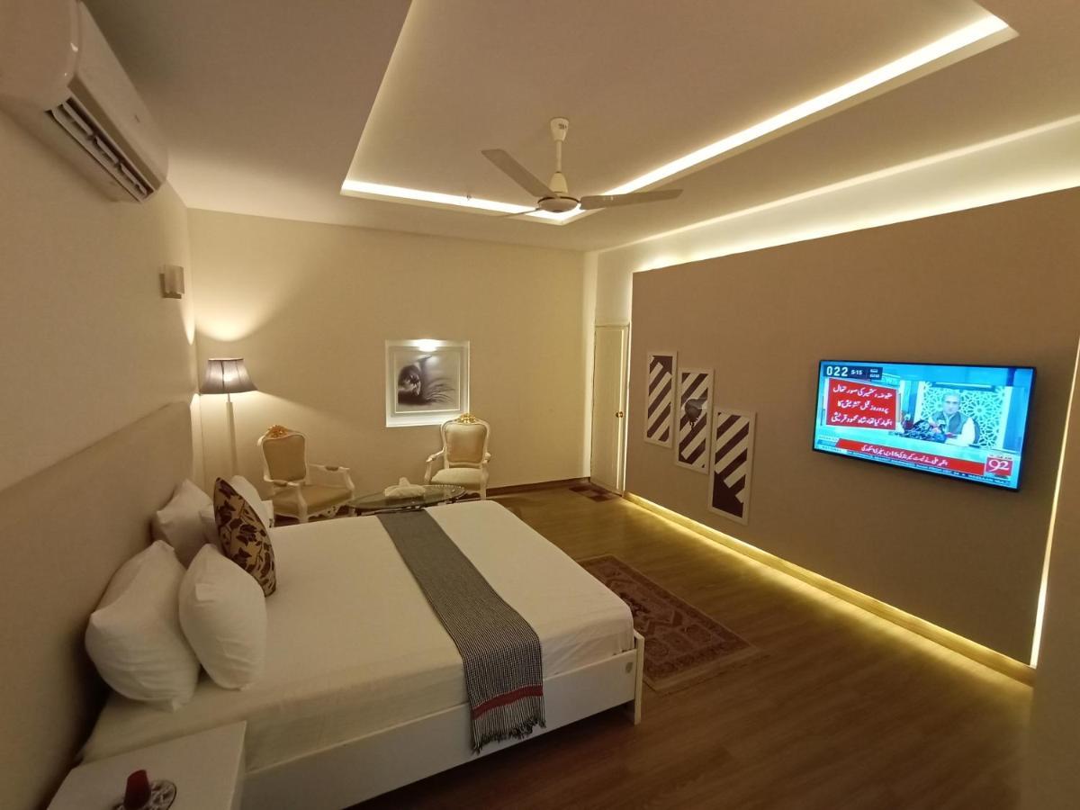 Hilton Bayview Lnn Hotel การาจี ภายนอก รูปภาพ